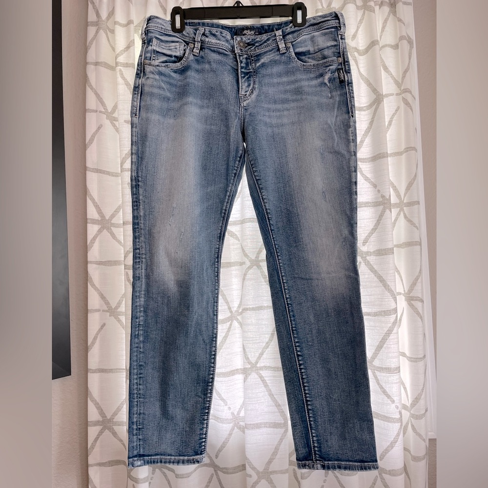 Silver jeans Co. low rise, 32/27 “Sam” light blue denim mild distress jeans